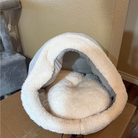 Cozy White Pet Bed - Picture 1 of 1